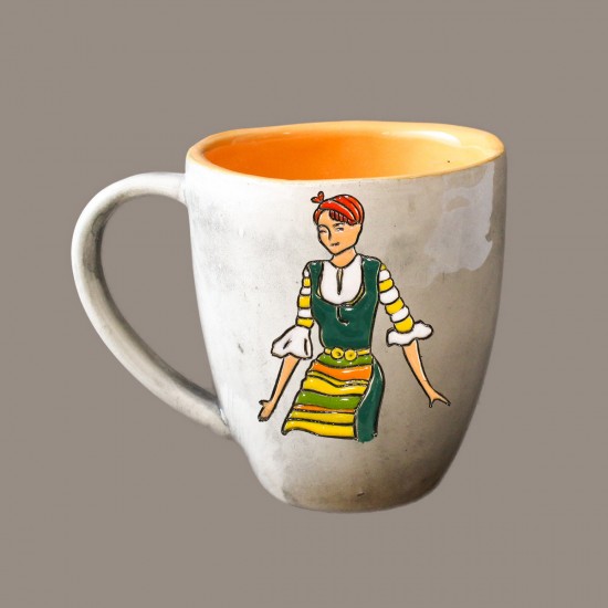 Мома в зелена носия - чаша тип камбанка
